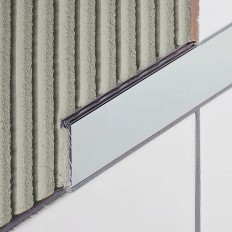 Cenefa de perfil de acero inoxidable brillante en formato de 60 x 2,5 cm para azulejos. 