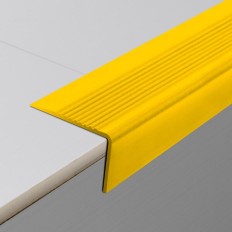 Borde de peldaños en PVC amarillo antideslizante sobrepuesto