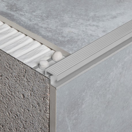 Novopeldaño 4 - Profili per gradini in acciaio inox